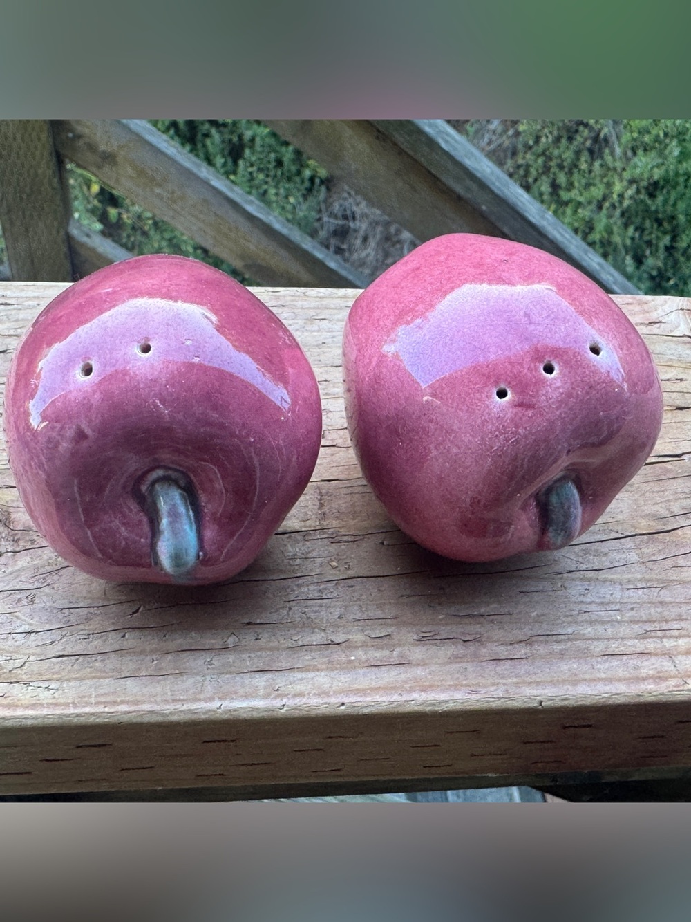 Ceramic Apple Salt and Pepper Shaker Set - Picture 1 of 3